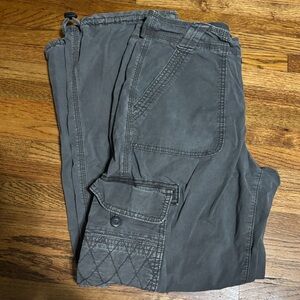 American Eagle grey women’s cargo pants